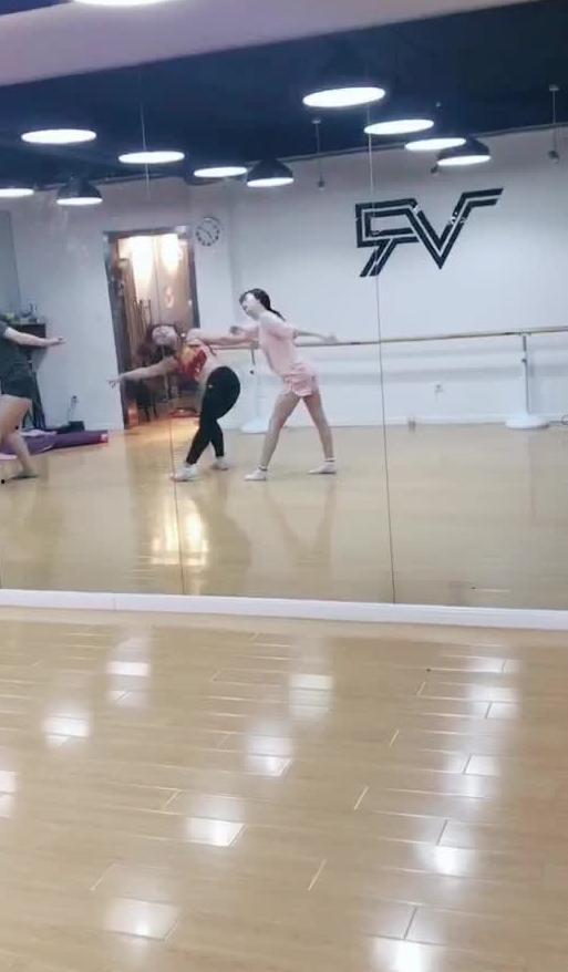 寒假吃瓜跳舞视频