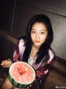 吃瓜的颜颜,吃瓜群众颜颜的趣味生活点滴